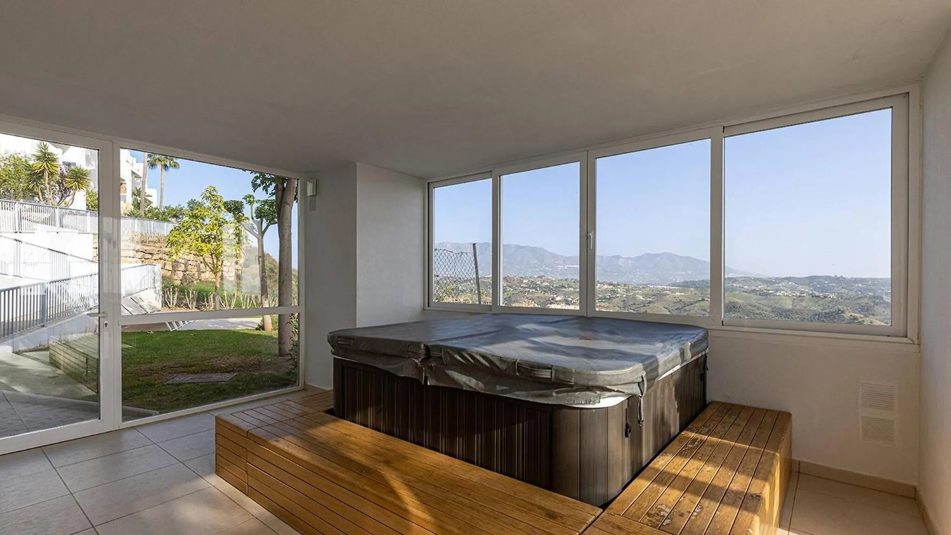 Apartmán 102 Stylish 2 Bed Duplex Penthouse Sea Views & Hot Tub La Cala De Mijas